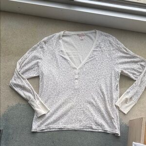 Victoria's Secret thermal long-sleeve pajama top - gray & white leopard Sz XXL
